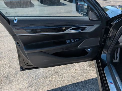 Used 2019 BMW 740i w/ M Sport Package RWD image 15