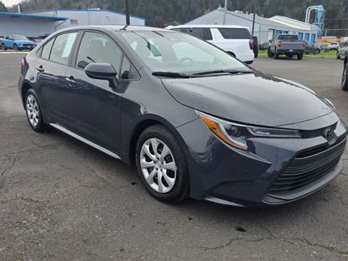 Used 2023 Toyota Corolla LE image 3