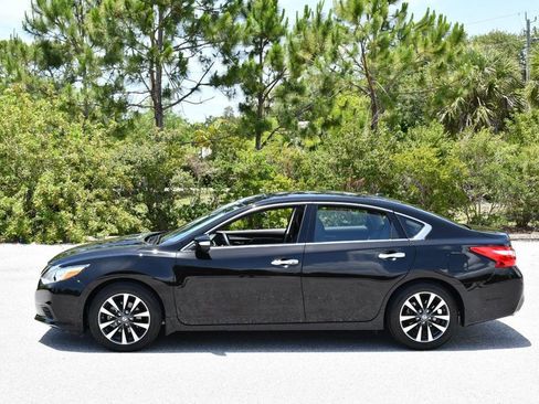 Used 2016 Nissan Altima 2.5 SL w/ Moonroof Package FWD image 22