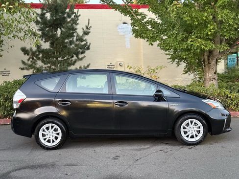 Used 2012 Toyota Prius V Two image 5