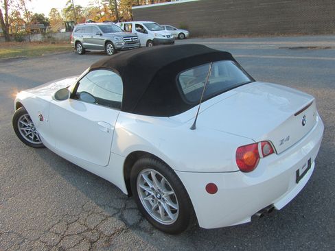 Used 2004 BMW Z4 2.5i image 13