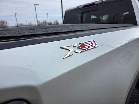 Used 2019 GMC Sierra 1500 SLT w/ SLT Premium Plus Package AWD/4WD image 11