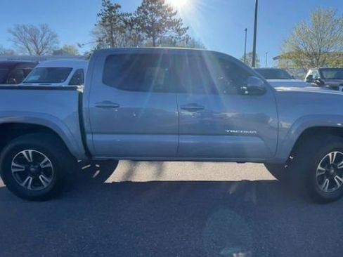 Used 2019 Toyota Tacoma TRD Sport AWD/4WD image 9