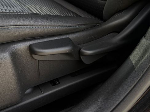 Certified 2025 Chevrolet Trax LT w/ LT Convenience Package image 26