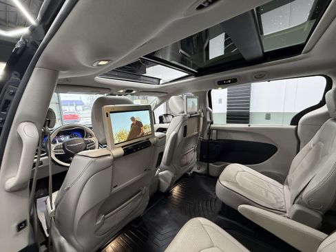 Used 2018 Chrysler Pacifica Limited w/ Advanced Safetytec Group image 6