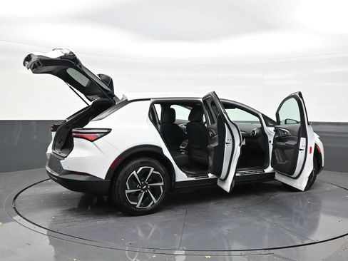 Used 2025 Chevrolet Equinox EV LT FWD image 28