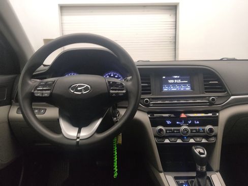 Used 2020 Hyundai Elantra SE FWD image 22