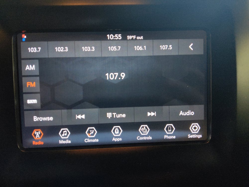 Used 2019 Jeep Cherokee Latitude Plus w/ Cold Weather Group AWD/4WD image 25