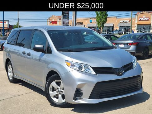 Used 2019 Toyota Sienna L w/ Carpet Mat Package FWD image 24
