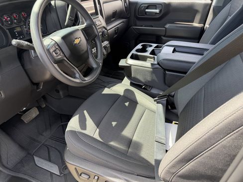 Used 2025 Chevrolet Silverado 1500 Custom image 9