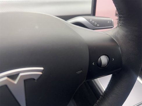 Used 2022 Tesla Model Y Performance image 57