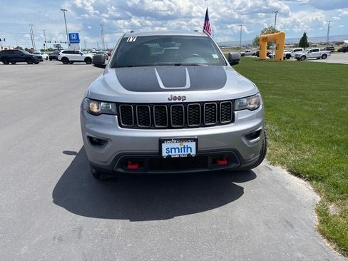 Used 2017 Jeep Grand Cherokee Trailhawk AWD/4WD image 8