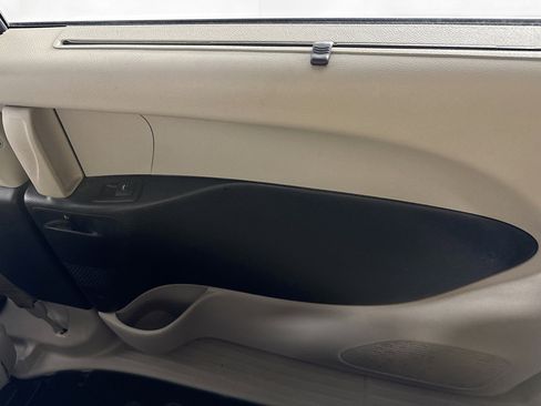 Used 2021 Chrysler Voyager Lxi FWD image 27