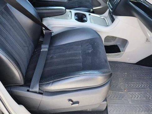 Used 2014 Chrysler Town & Country Touring-L FWD image 15