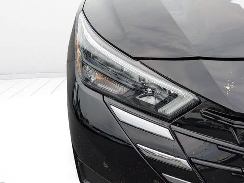 Used 2025 Nissan Versa SV FWD image 9