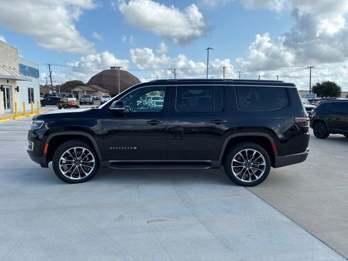 Used 2022 Jeep Wagoneer Series II w/ Premium Group I AWD/4WD image 4