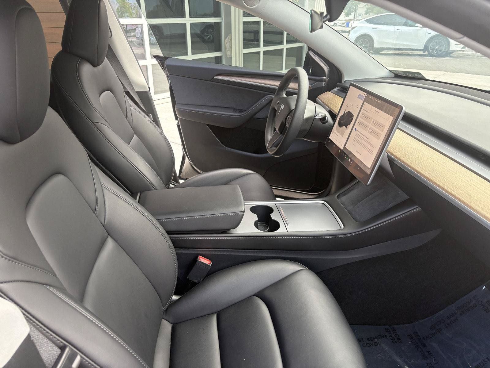 Used 2024 Tesla Model Y Long Range AWD/4WD image 23