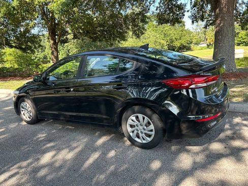 Used 2017 Hyundai Elantra SE FWD image 4
