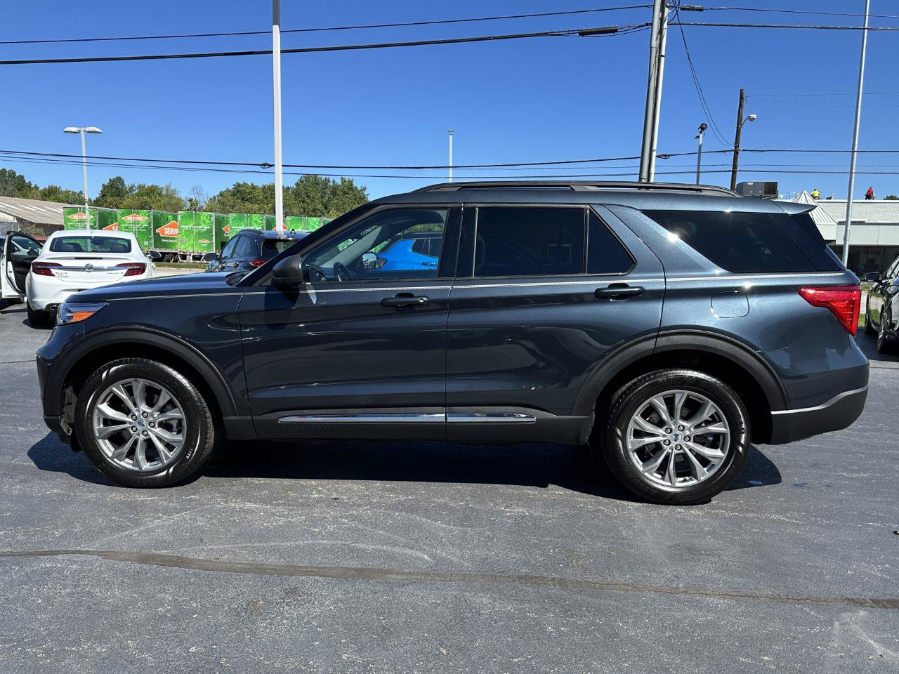 Used 2022 Ford Explorer XLT w/ Equipment Group 202A AWD/4WD image 8