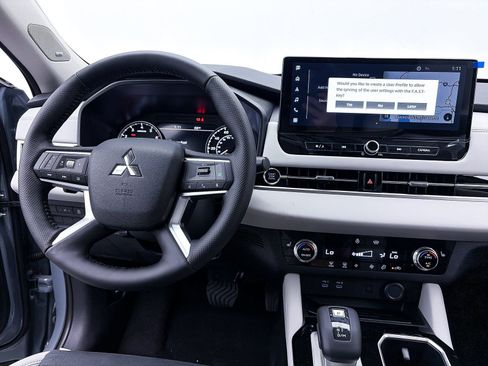 New 2026 Mitsubishi Outlander SE image 12