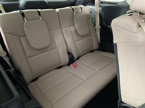 Used 2022 Ford Explorer XLT w/ Equipment Group 202A image 10