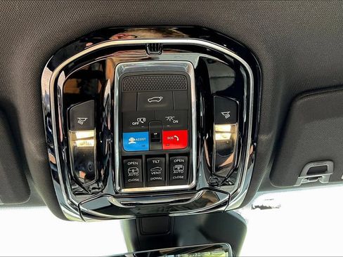 Used 2023 Jeep Grand Cherokee Summit w/ Advanced Protech Group IV AWD/4WD image 17