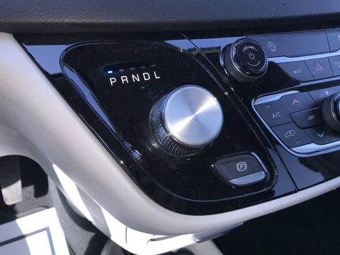 Used 2024 Chrysler Voyager LX FWD image 19