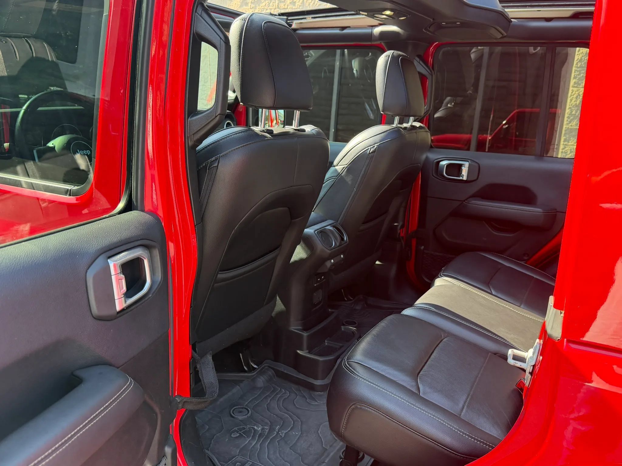 Used 2019 Jeep Wrangler Unlimited Sahara w/ LED Lighting Group AWD/4WD image 29