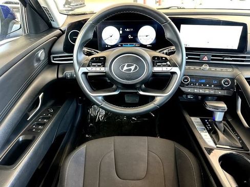 Used 2025 Hyundai Elantra SEL FWD image 22