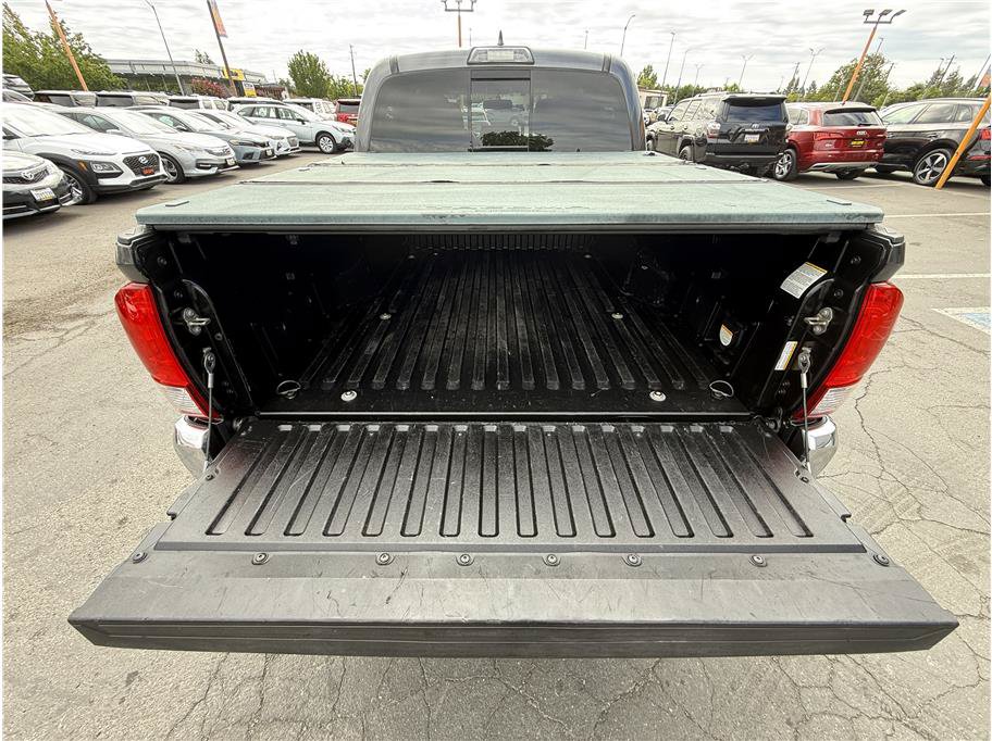 Used 2017 Toyota Tacoma TRD Off-Road w/ Tow Package RWD image 19