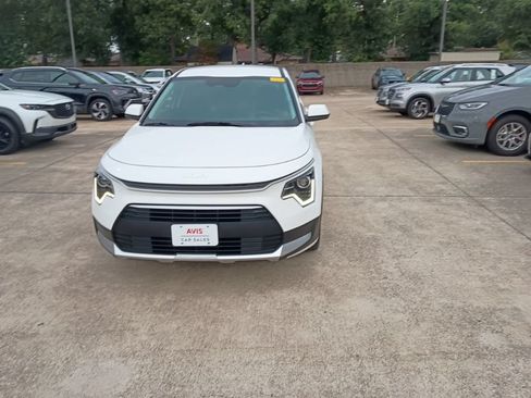 Used 2025 Kia Niro LX FWD image 5