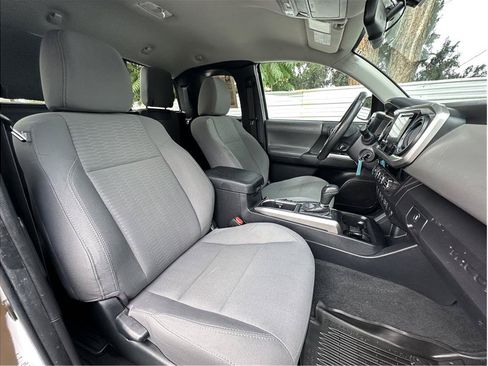 Used 2017 Toyota Tacoma SR5 w/ Tow Package AWD/4WD image 15