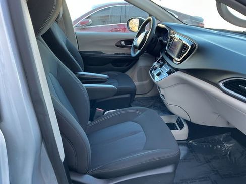 Used 2023 Chrysler Voyager LX FWD image 23