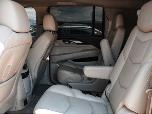 Used 2017 Cadillac Escalade ESV Premium Luxury AWD/4WD image 24