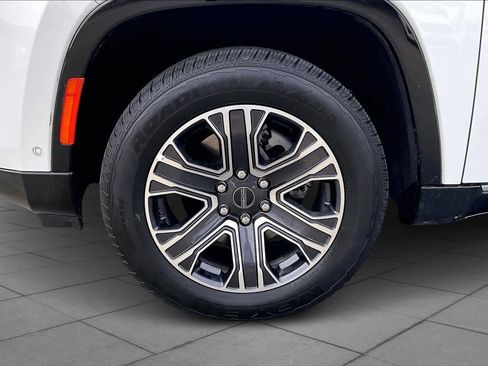 Certified 2025 Jeep Wagoneer 4WD image 10