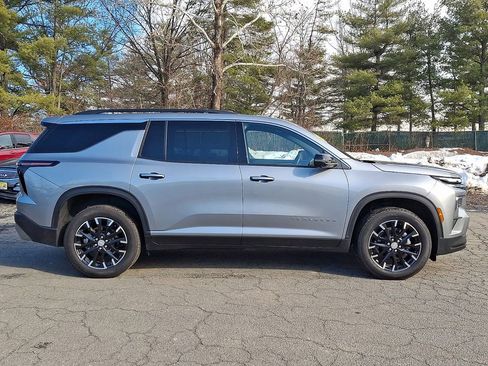 Used 2025 Chevrolet Traverse LT w/ Sun and Wheel Package image 7