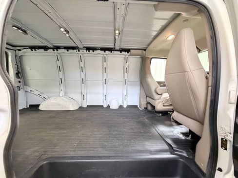 Used 2017 GMC Savana 2500 RWD image 17