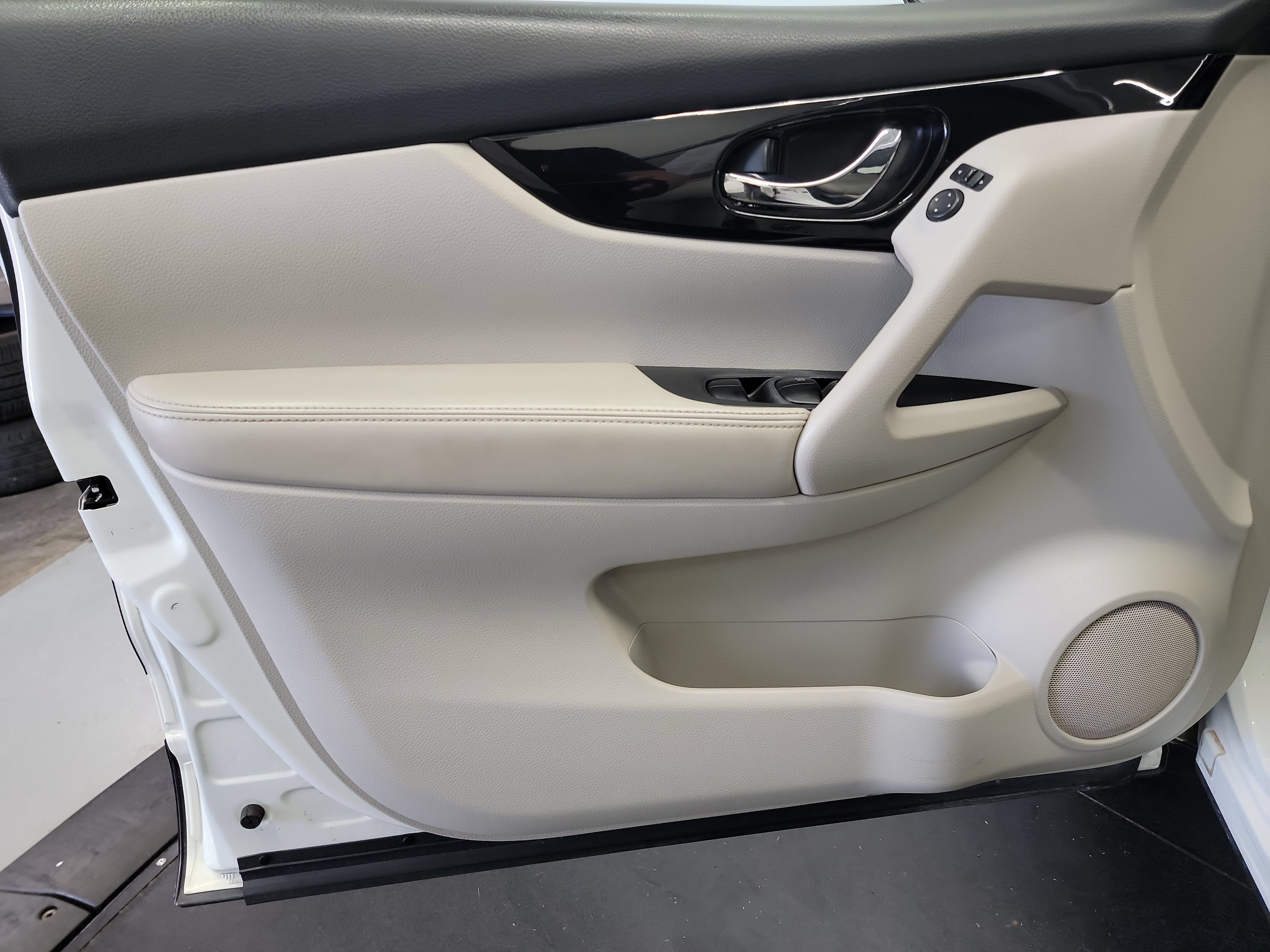 Used 2020 Nissan Rogue Sport SV w/ All-Weather Package FWD image 13