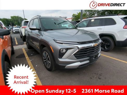 Used 2025 Chevrolet TrailBlazer LT FWD image 1