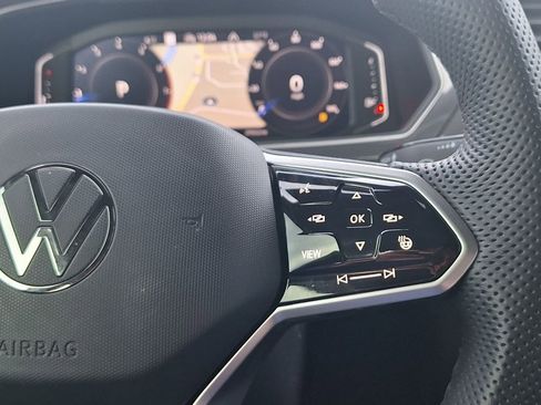 Used 2022 Volkswagen Tiguan SEL R-Line image 16