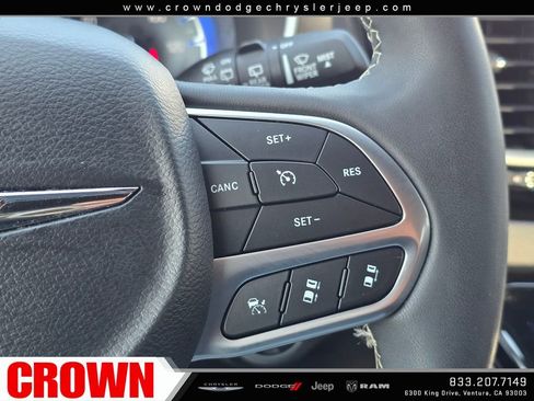 Used 2025 Chrysler Pacifica Select FWD image 28