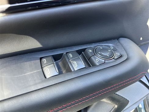 Used 2025 GMC Yukon AT4 Ultimate image 13