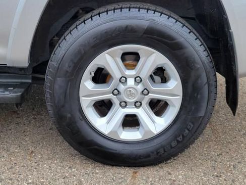 Used 2020 Toyota 4Runner SR5 AWD/4WD image 8