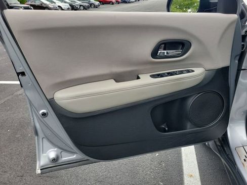 Used 2017 Honda HR-V LX image 38