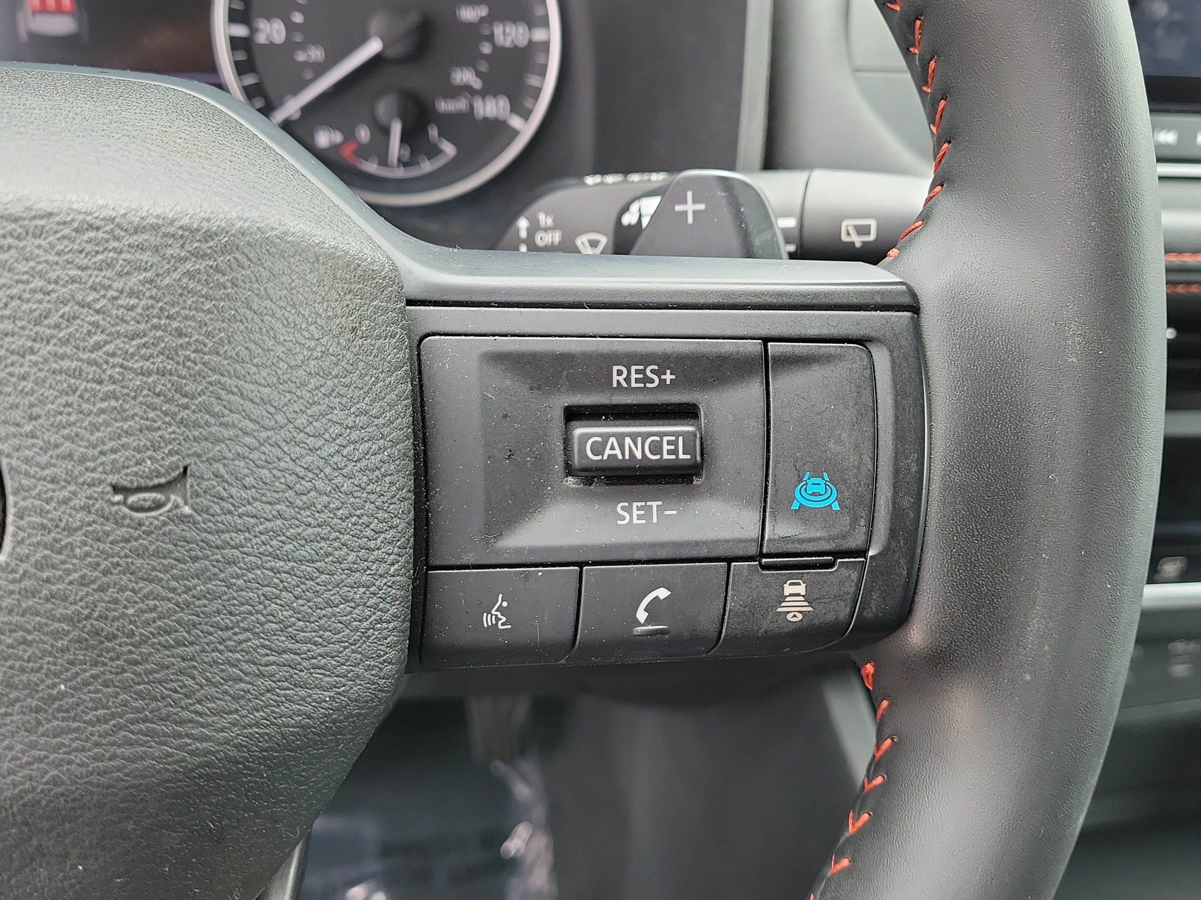 Certified 2025 Nissan Rogue SV AWD/4WD image 23