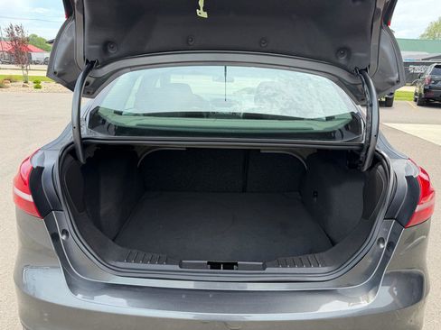 Used 2017 Ford Focus SE FWD image 15