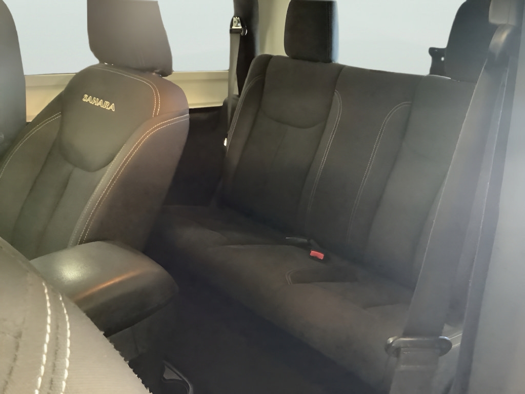 Certified 2018 Jeep Wrangler Sahara w/ Connectivity Group AWD/4WD image 19