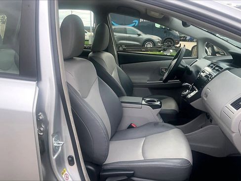 Used 2017 Toyota Prius V Four image 8