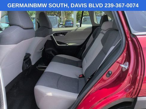 Used 2022 Toyota RAV4 XLE FWD image 16