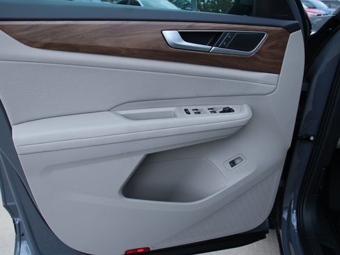 New 2026 Volkswagen Atlas SE FWD image 12